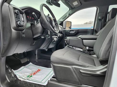 Used 2024 Chevrolet Silverado 3500 W/T image 9