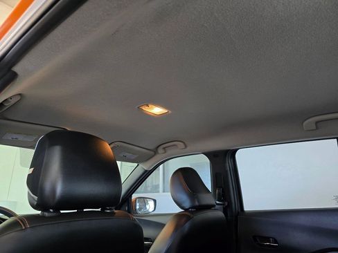 Used 2018 Nissan Kicks SR w/ Premium Package FWD image 25