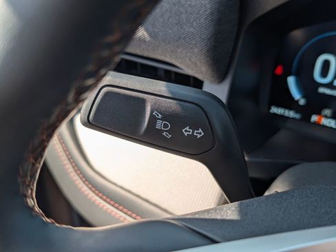 Used 2025 Ford Explorer Active RWD image 39