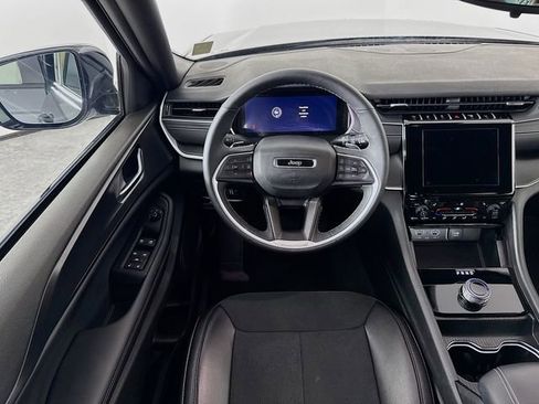 Used 2024 Jeep Grand Cherokee L Altitude image 25