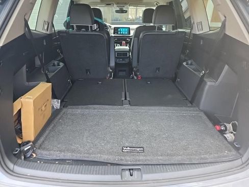 Used 2025 Volkswagen Atlas SEL Premium R-Line image 3