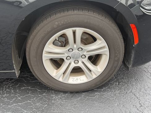 Used 2023 Dodge Charger SXT RWD image 4