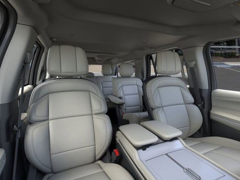 New 2026 Lincoln Navigator L Premier image 10