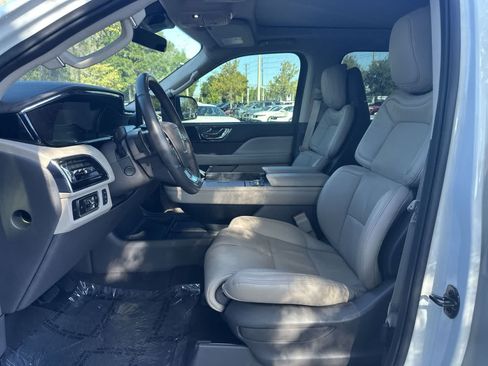 Used 2024 Lincoln Navigator Reserve AWD/4WD image 13