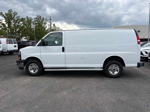 Used 2024 GMC Savana 2500 w/ Driver Convenience Package RWD image 2