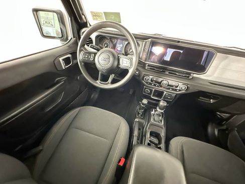 Used 2024 Jeep Gladiator Sport AWD/4WD image 9
