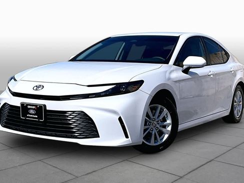 Used 2025 Toyota Camry LE FWD image 35