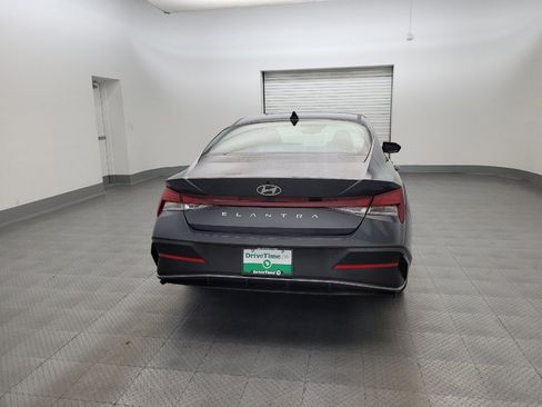 Used 2024 Hyundai Elantra SEL FWD image 7