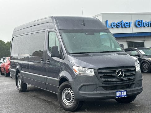 Used 2022 Mercedes-Benz Sprinter 2500 image 2