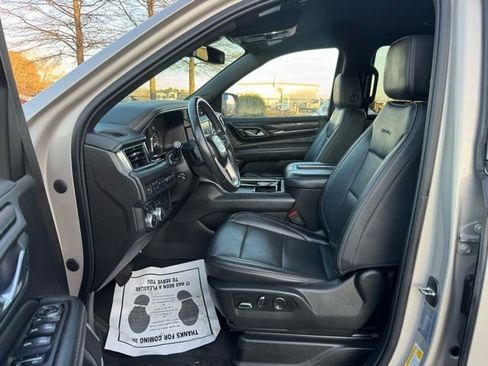 Used 2021 GMC Yukon XL Denali AWD/4WD image 15
