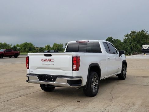 Used 2025 GMC Sierra 1500 SLE w/ Preferred Package image 5