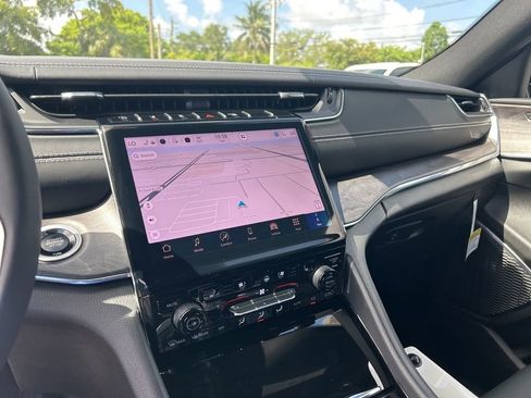 New 2025 Jeep Grand Cherokee Overland w/ Luxury Tech Group IV image 11