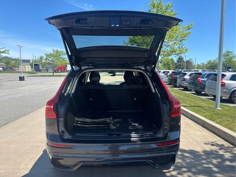 Used 2023 Volvo XC60 B5 Plus AWD/4WD image 7