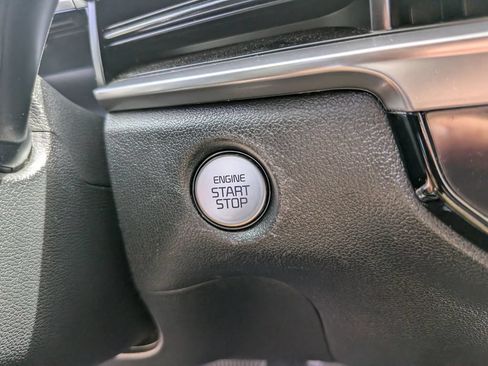 Certified 2025 Kia Sorento S FWD image 29