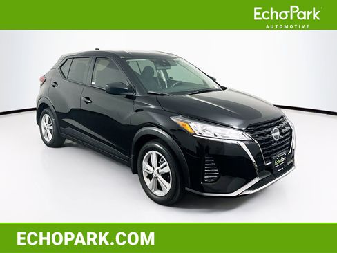 Used 2024 Nissan Kicks S image 1