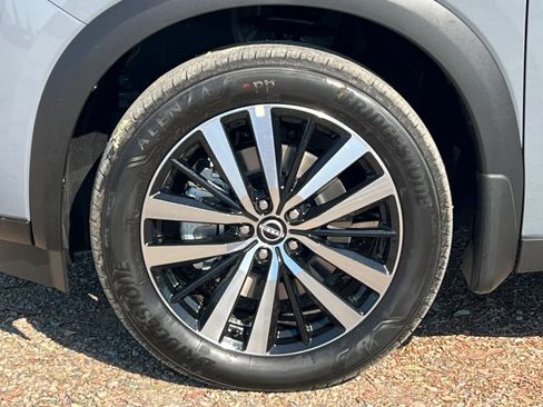 New 2025 Nissan Pathfinder Platinum image 35