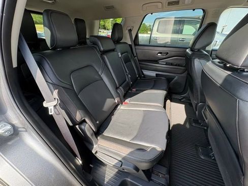 Used 2023 Nissan Pathfinder SL FWD image 31