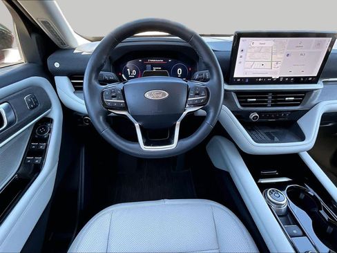 Used 2025 Ford Explorer Platinum w/ Ultimate Package AWD/4WD image 6