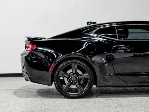 Used 2016 Chevrolet Camaro SS RWD image 11
