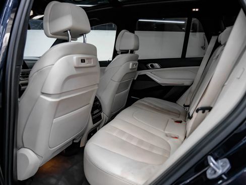 Used 2022 BMW X5 M50i w/ Premium Package image 43