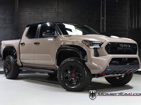 Used 2025 Toyota Tacoma Limited AWD/4WD image 1