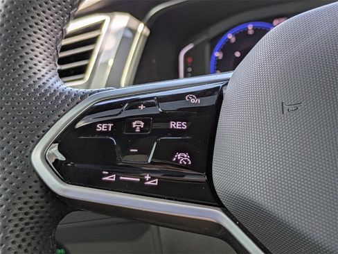 Used 2023 Volkswagen Tiguan SEL R-Line image 23