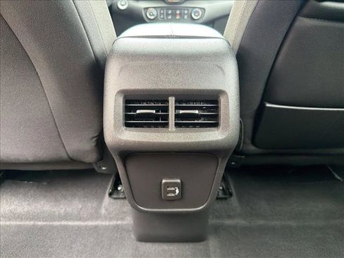 Used 2024 GMC Terrain SLE AWD/4WD image 22