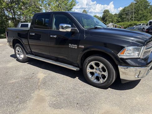 Used 2017 RAM 1500 Laramie w/ Convenience Group AWD/4WD image 12