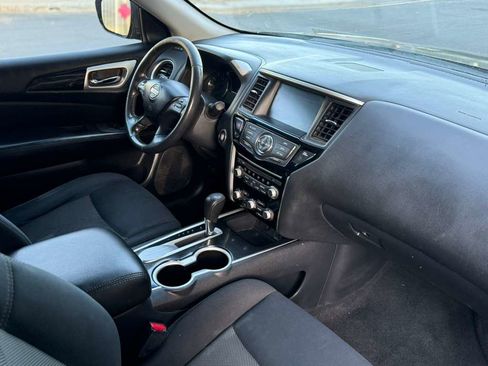 Used 2018 Nissan Pathfinder SV image 17