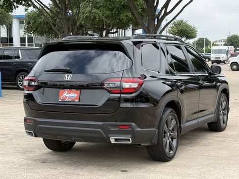 Used 2025 Honda Pilot Sport image 4