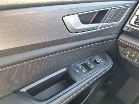 New 2026 Volkswagen Atlas Cross Sport SE image 19