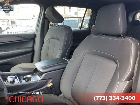 Used 2024 Jeep Grand Cherokee L Laredo AWD/4WD image 17