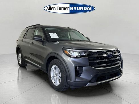 Used 2025 Ford Explorer Active w/ Active Comfort Package RWD image 2