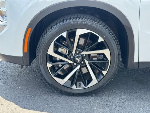 Used 2024 Mitsubishi Outlander FWD image 9