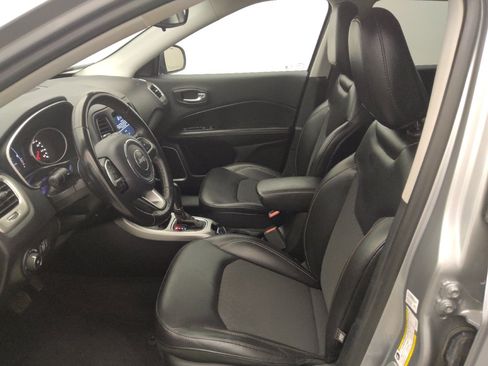 Used 2019 Jeep Compass Latitude w/ Cold Weather Group AWD/4WD image 17