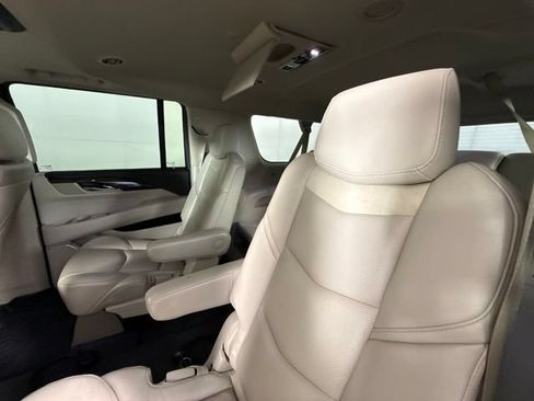 Used 2020 Cadillac Escalade ESV Premium Luxury AWD/4WD image 24