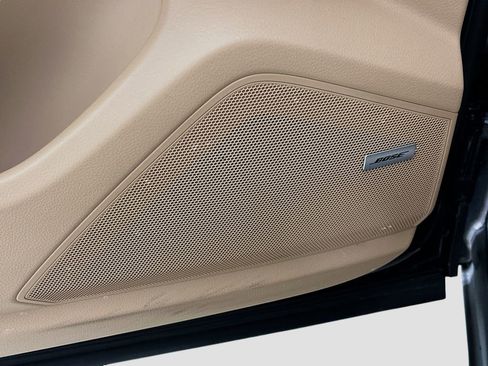 Certified 2022 Porsche Cayenne Platinum Edition image 21