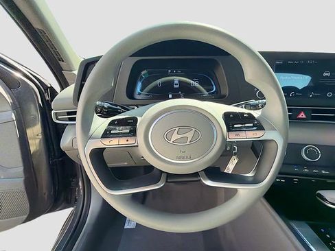 New 2026 Hyundai Elantra SE FWD image 11