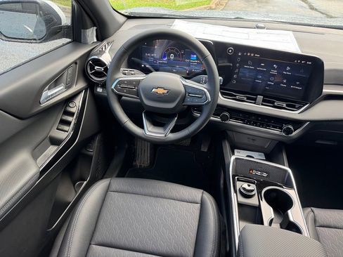 New 2026 Chevrolet Equinox LT w/ Convenience Package II FWD image 23
