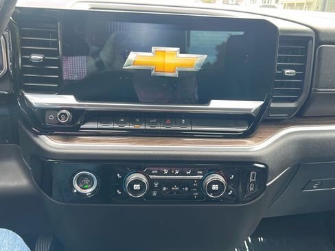 Used 2022 Chevrolet Silverado 1500 LT image 18