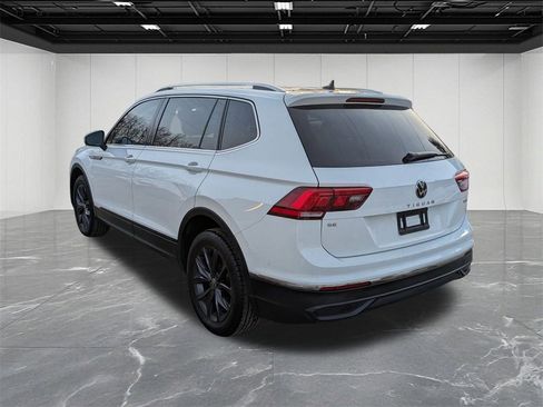 Used 2022 Volkswagen Tiguan SE image 3