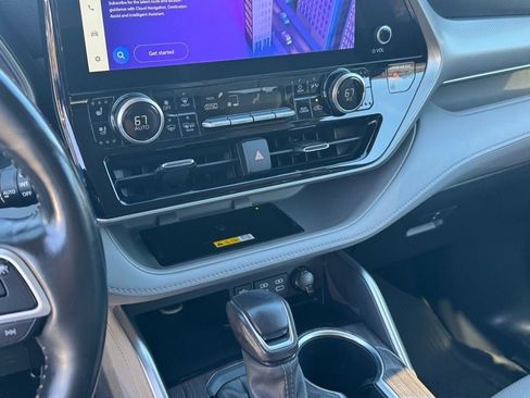 Used 2024 Toyota Highlander Platinum image 25