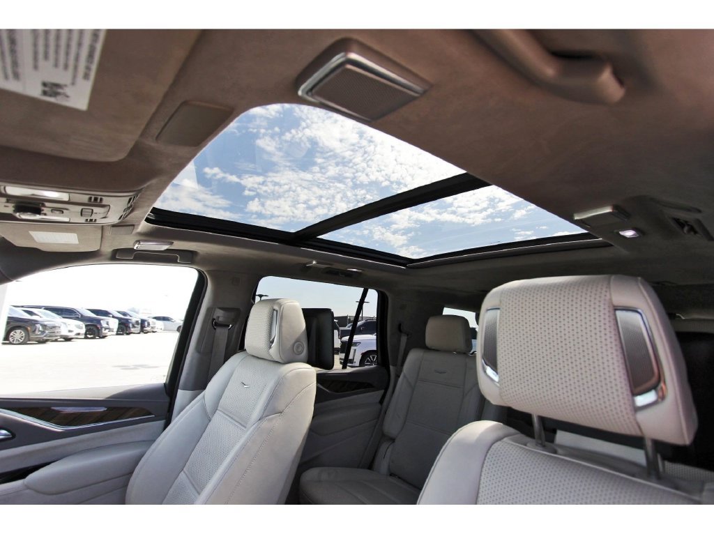 Used 2021 Cadillac Escalade Premium Luxury Platinum w/ Heavy-Duty Trailer Package AWD/4WD image 30