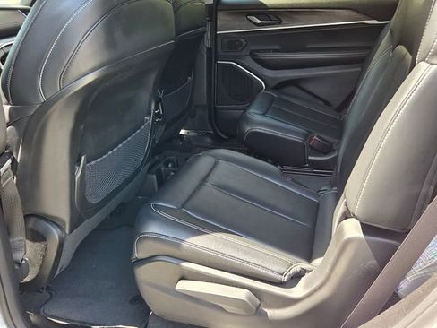 Used 2022 Jeep Grand Cherokee L Limited image 13