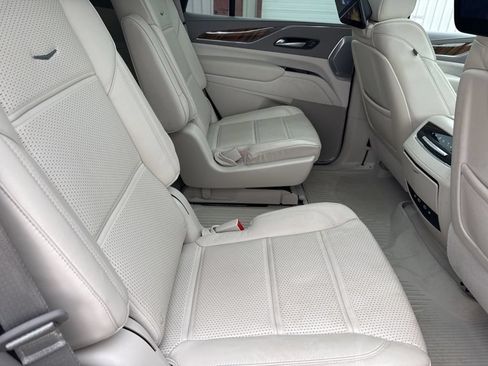 Used 2023 Cadillac Escalade Premium Luxury Platinum w/ Heavy-Duty Trailer Package AWD/4WD image 27