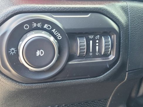 Used 2018 Jeep Wrangler Unlimited Rubicon w/ Dual Top Group AWD/4WD image 36