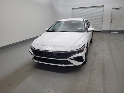 Used 2024 Hyundai Elantra SEL FWD image 15