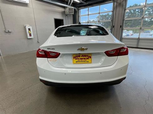 Used 2021 Chevrolet Malibu LS w/ Driver Confidence Package II FWD image 4