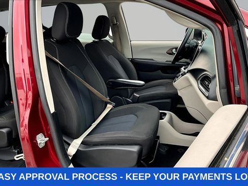 Used 2020 Chrysler Voyager LX FWD image 34