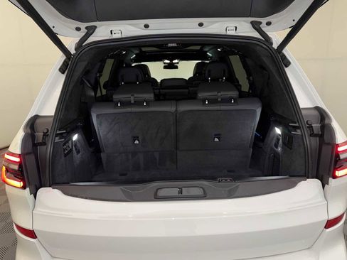 Used 2025 BMW X7 M60i w/ Climate Comfort Package image 24
